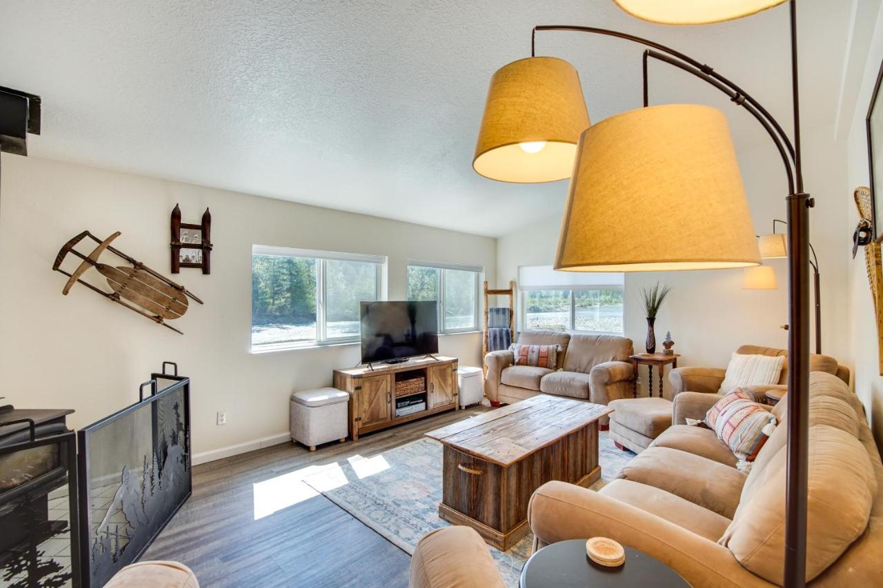 Riverfront Home With Deck, Near Mount Rainier! Packwood Exterior photo